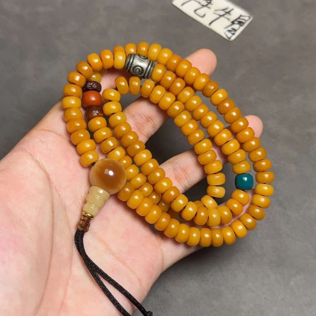 颈饰琉璃猪****a琉璃颈饰