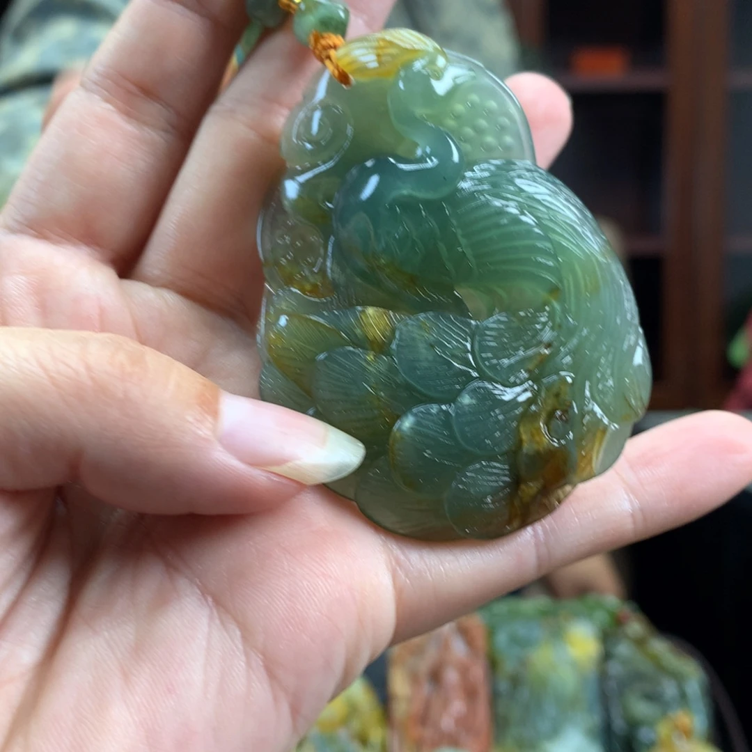 未镶嵌蛇纹石玉颈饰