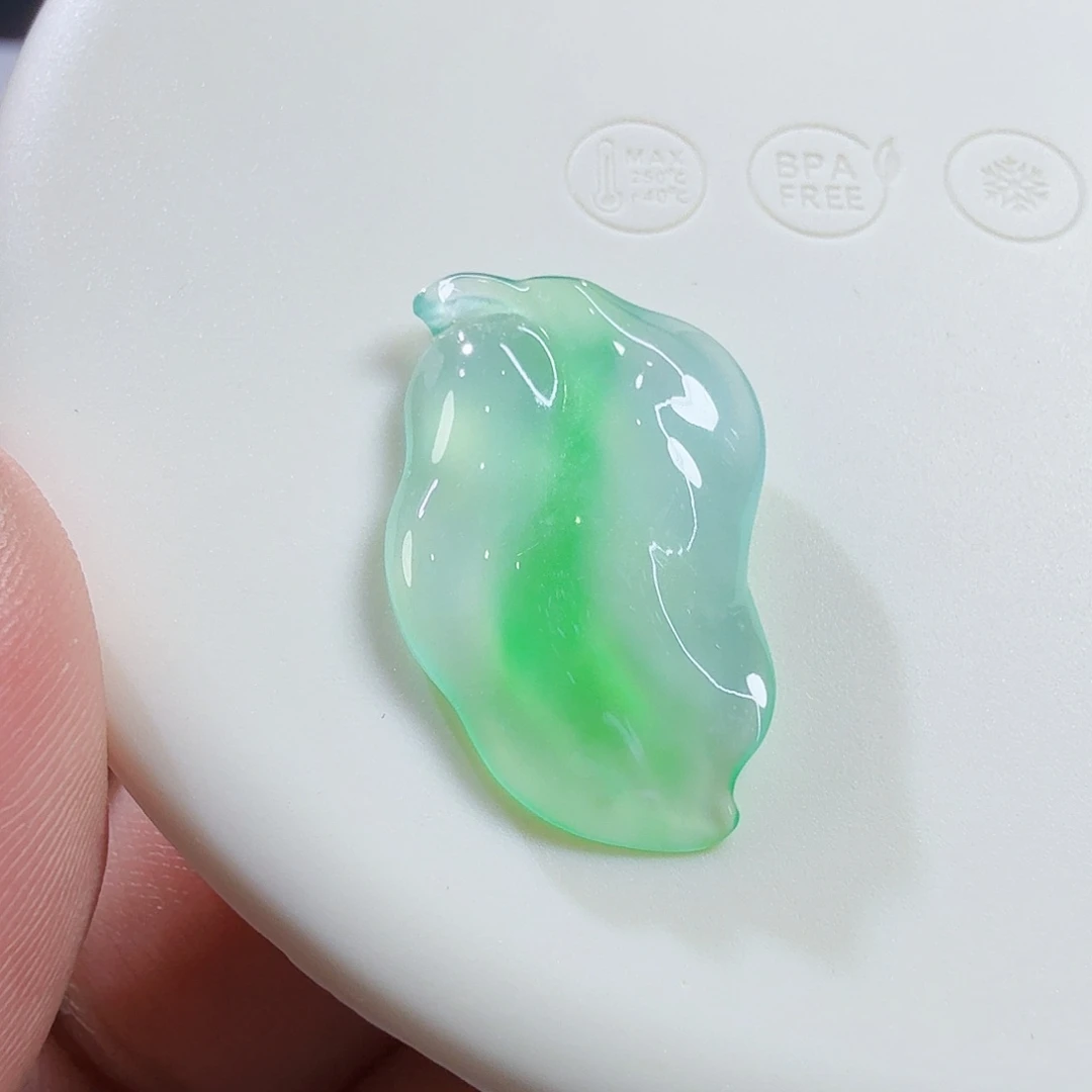 翡翠未镶嵌颈饰裸石