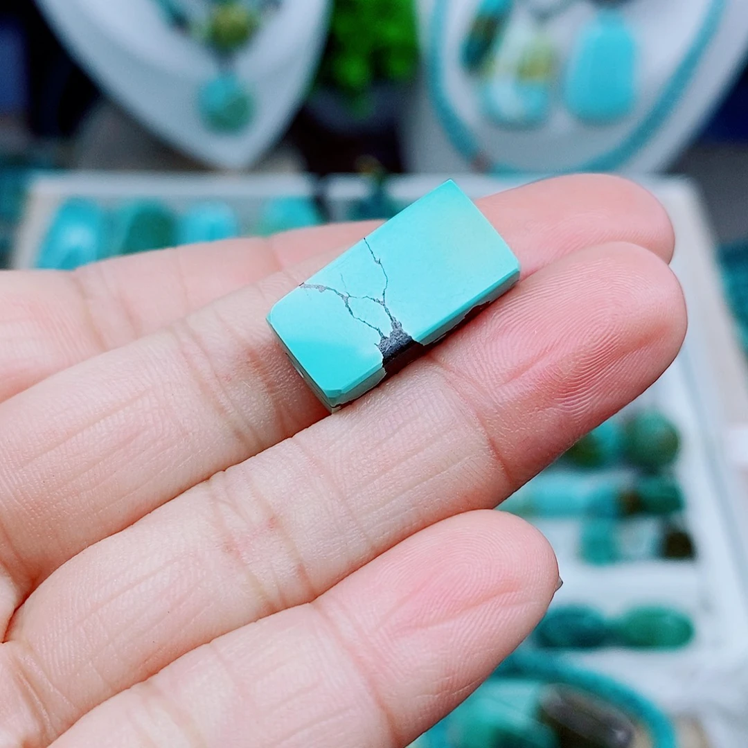 绿松石未镶嵌颈饰