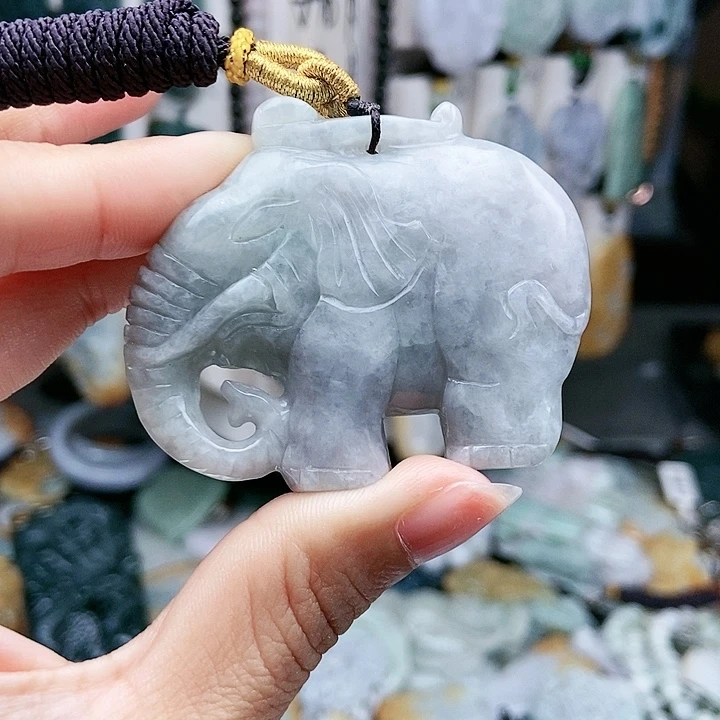 颈饰足铂镶嵌翡翠翡翠