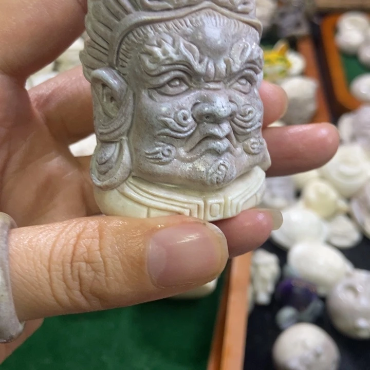 张***泼配饰鹿角雕刻一个出