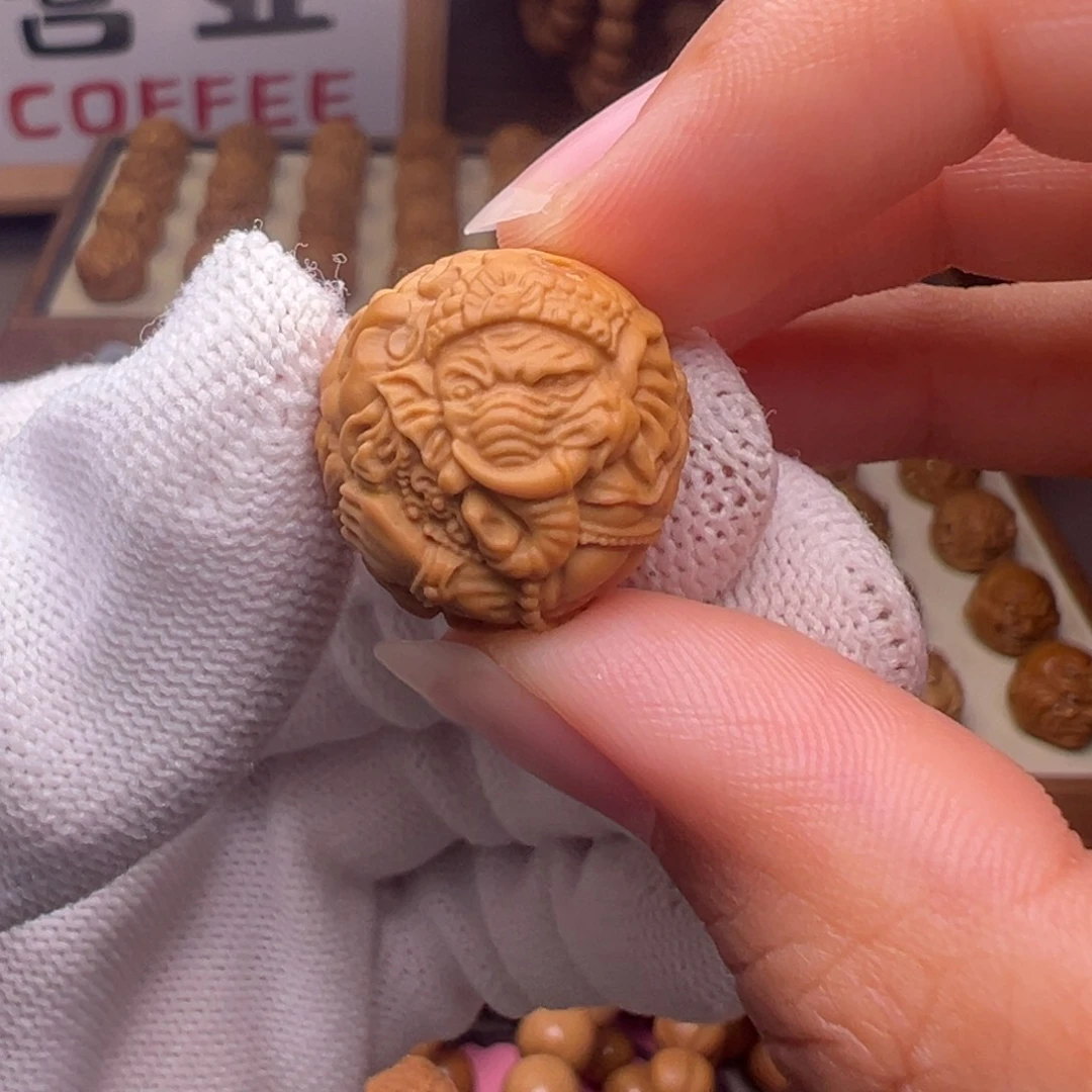 ****猴头核桃把件龙蛇象18左右尺寸全品有正常封口线