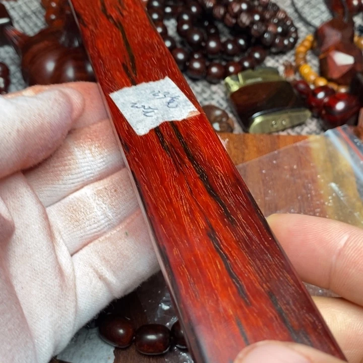 流***球檀香紫檀（小叶紫檀）