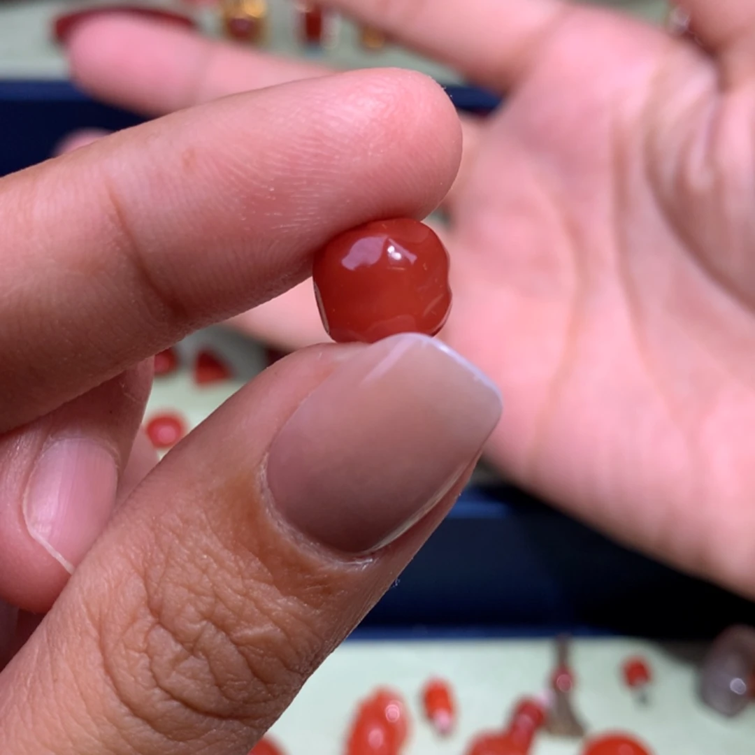 南红玛瑙无相10×9未镶嵌美*滋微微生长纹
