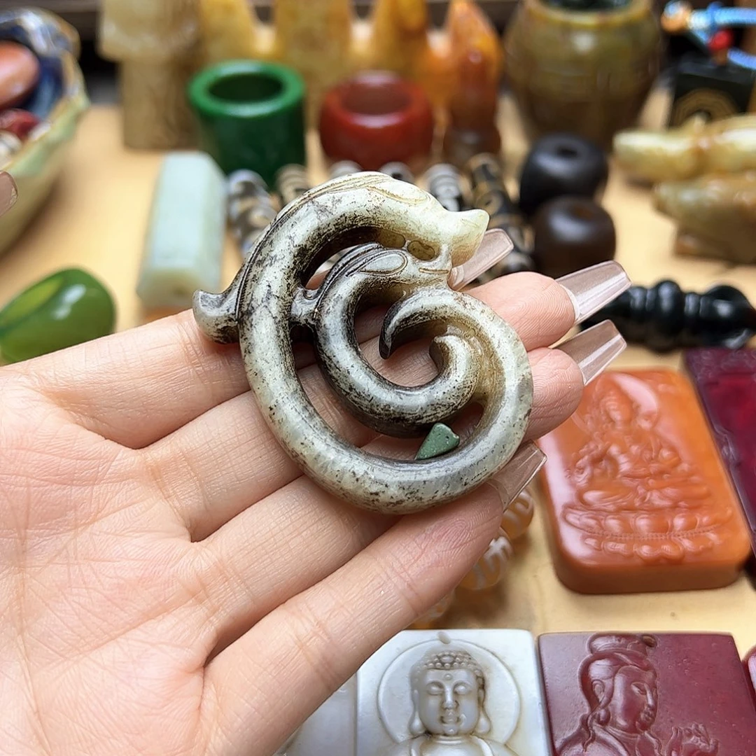 蛇纹石玉未镶嵌颈饰