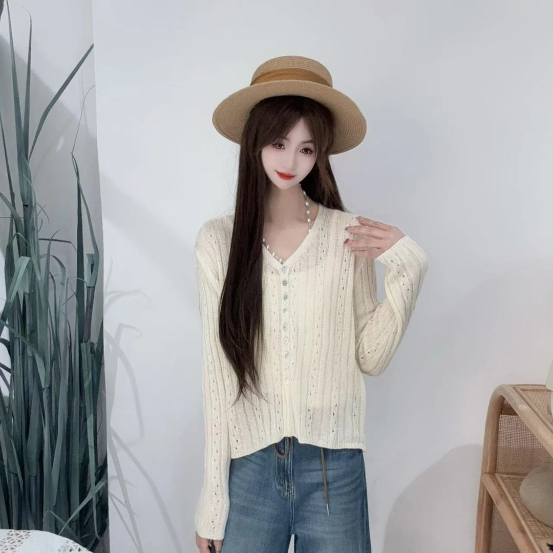 PC40266077奶白色修身款镂空设计时尚百搭耐看可打底可外穿款上衣