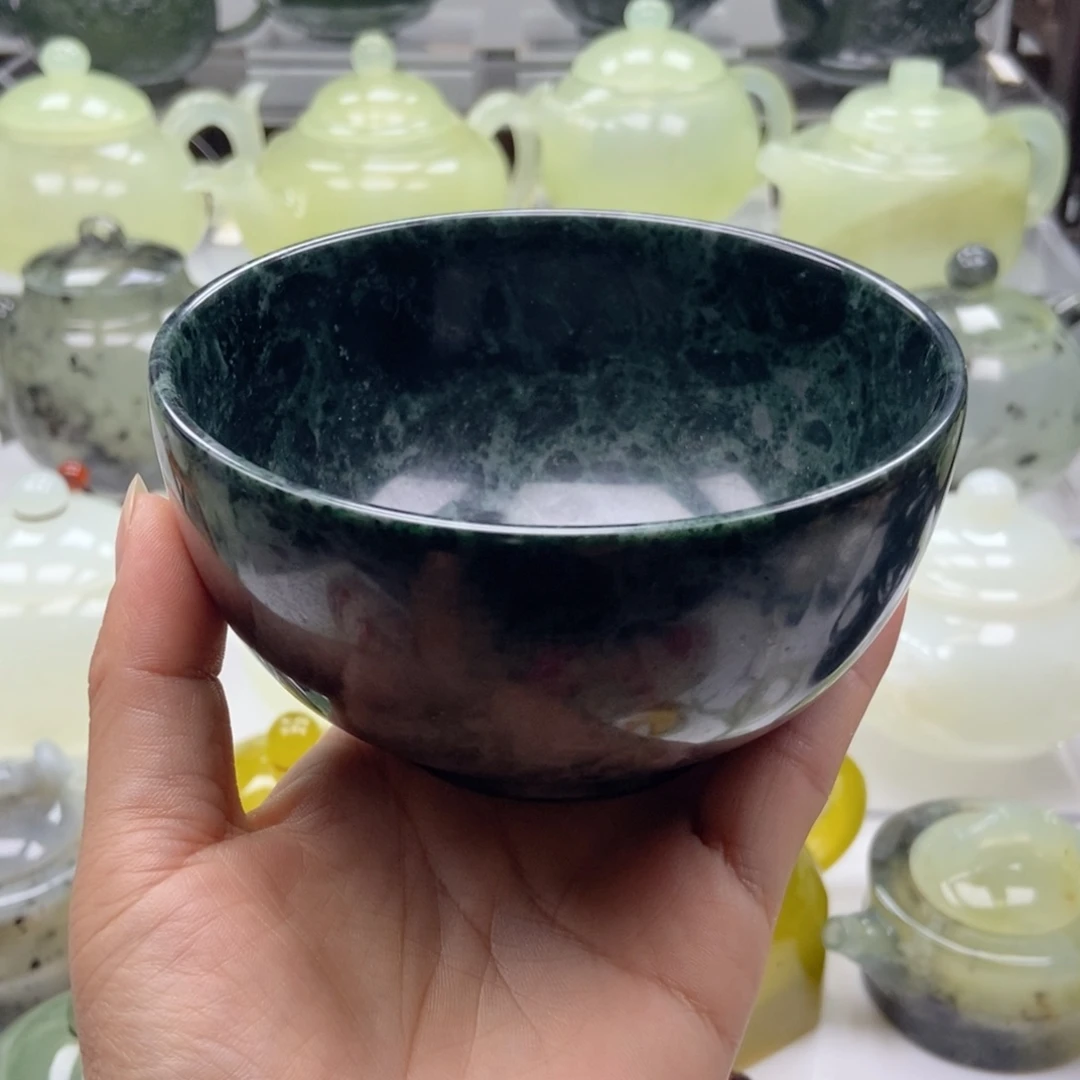 剑***湖未镶嵌蛇纹石玉水杯