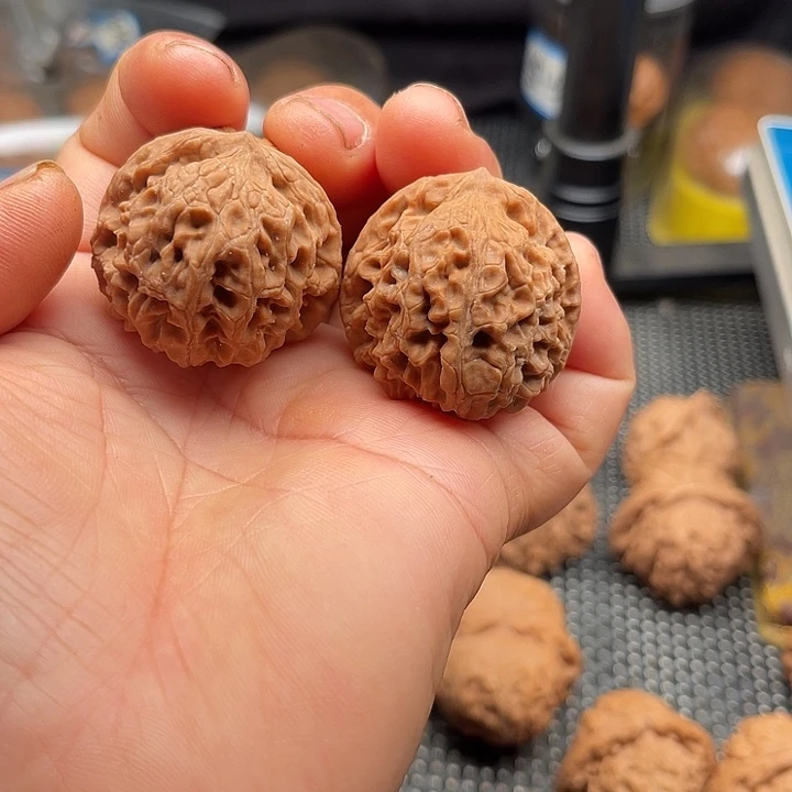 小***爱桃核把件特价核桃