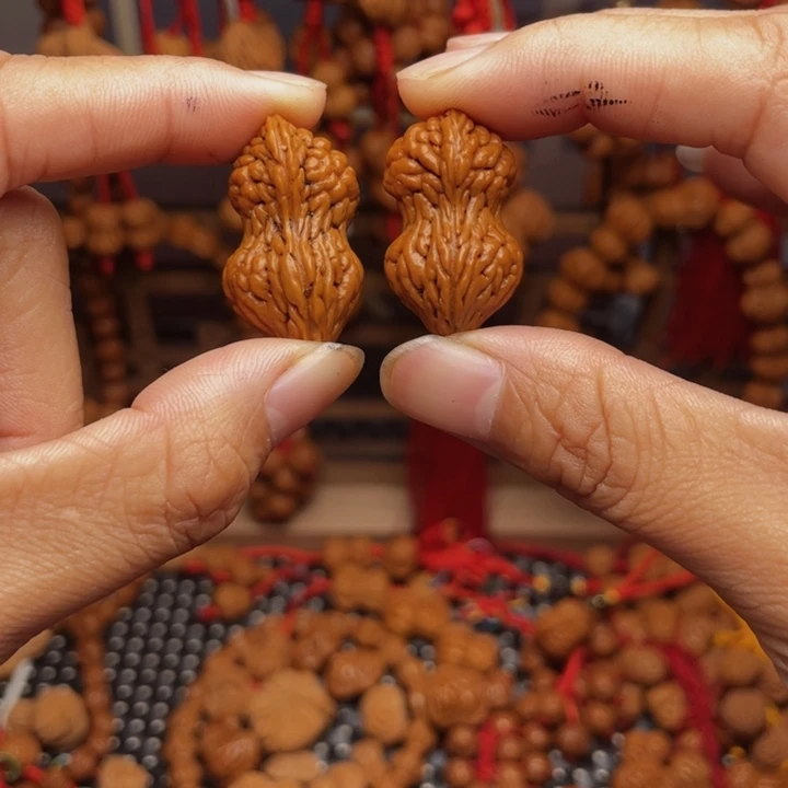 木质类龙纹桃枭挂件