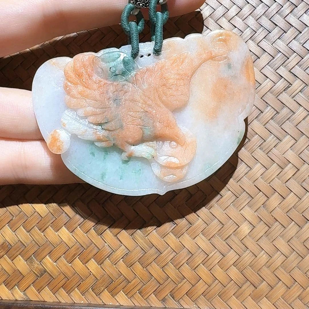颈饰未镶嵌翡翠个性十足