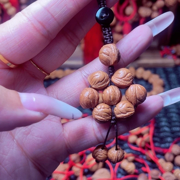 木质类龙纹桃枭挂件