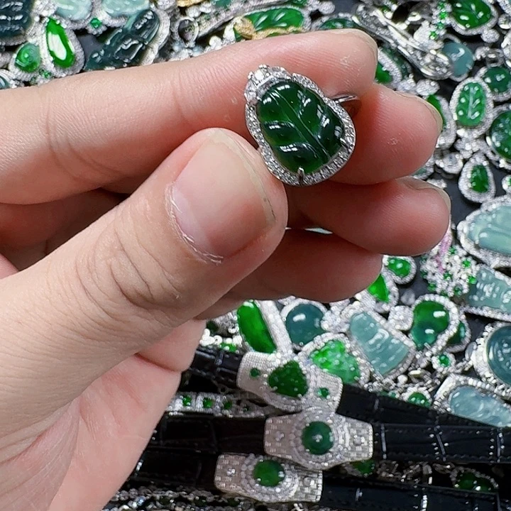 翡翠颈饰未镶嵌天然A货翡翠放漏