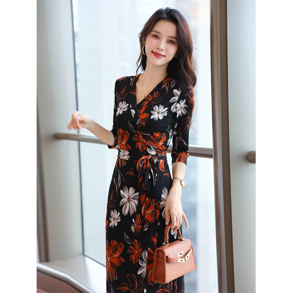 2025新款法式复古女人味优雅裹身裙气质显瘦V领一片式绑带连衣裙