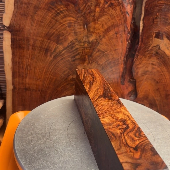 㗛***尘大叶紫檀（黑酸枝木类）