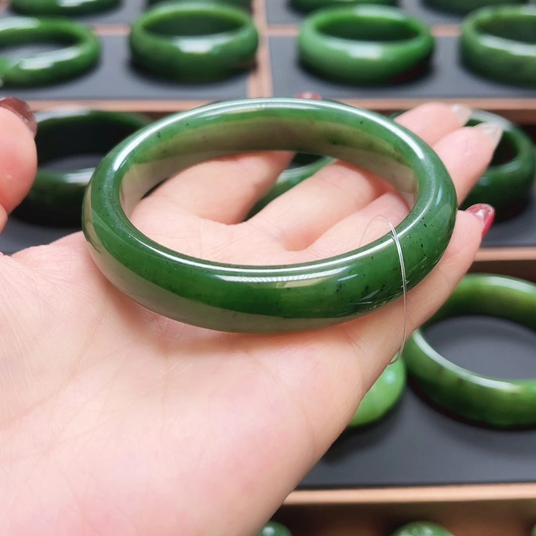 和田玉（碧玉）未镶嵌手镯