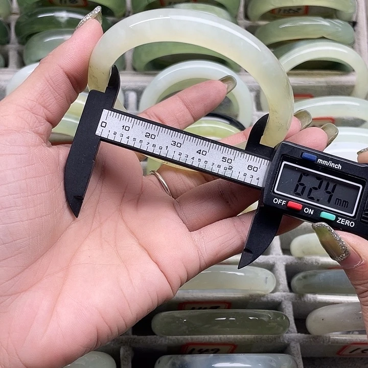 蛇纹石玉未镶嵌手镯159