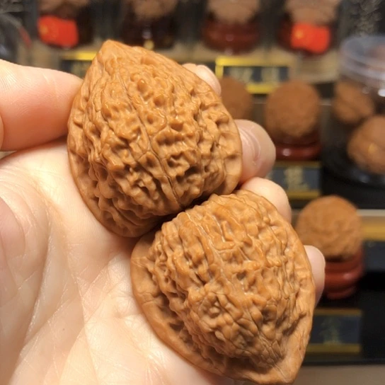 L**g高端小众：蛇王一抹红