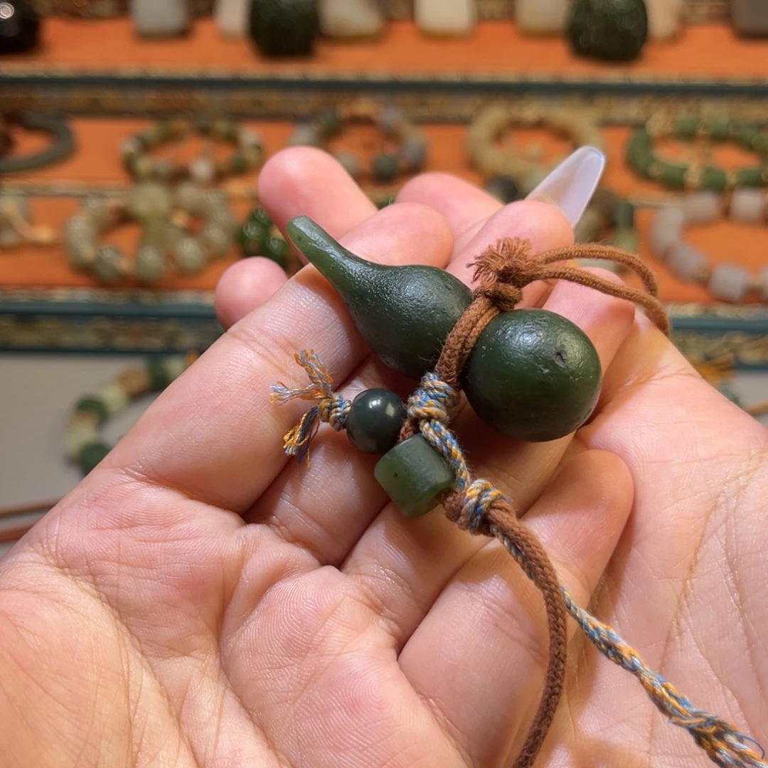 和田玉未镶嵌颈饰俏*