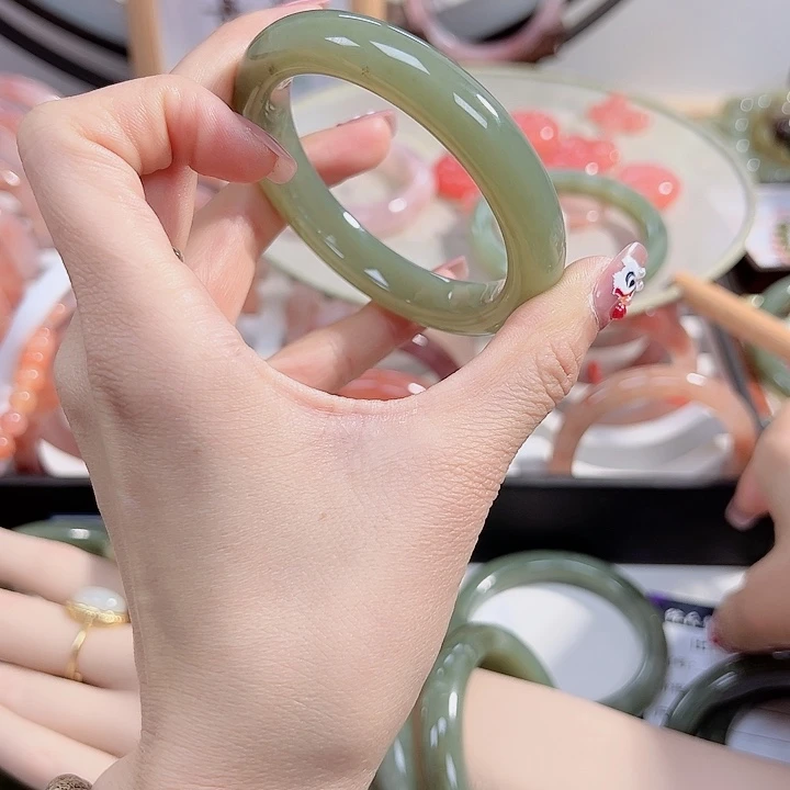 石英质玉手镯未镶嵌?*紫