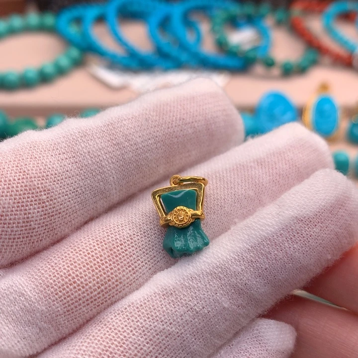 绿松石18K金镶嵌湖北天然原矿绿松石