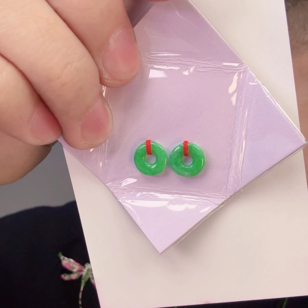 翡翠颈饰未镶嵌一对