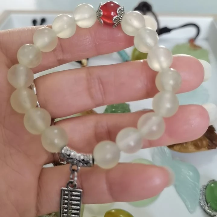 未镶嵌蛇纹石玉吊坠
