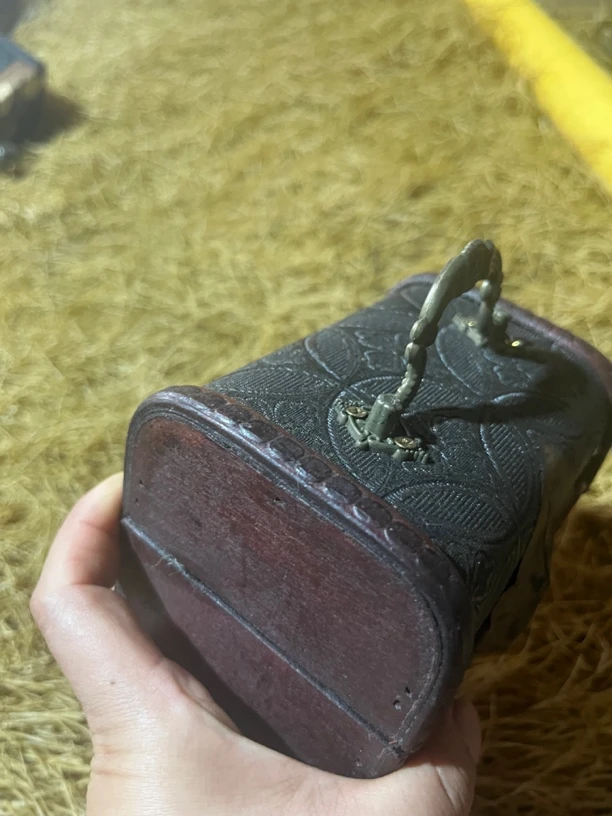 【闪购商品】木摆件当提手花纹红盒火漆復古風完整