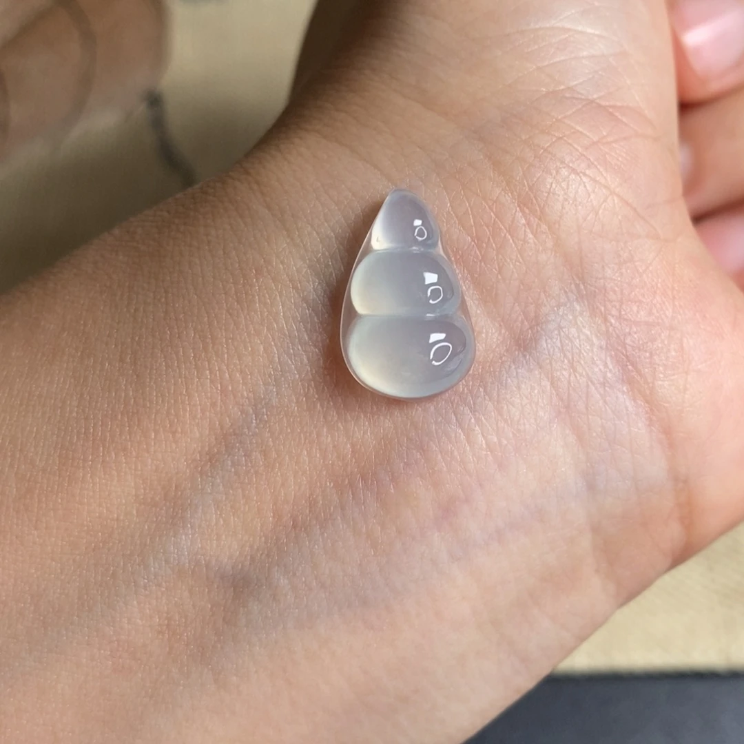 翡翠未镶嵌颈饰豆子