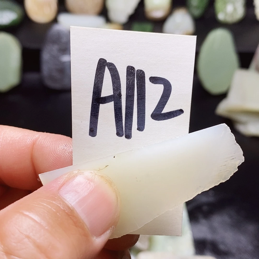 和田玉（糖玉）未镶嵌珠宝半成品大***瘩