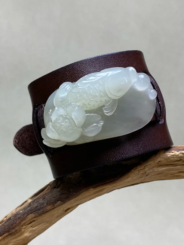 新疆和田白玉《荷塘雅趣》腕带 尺寸:净玉53.6/28.4/20.6mm