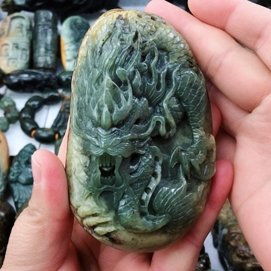 未镶嵌岫岩河磨玉（透闪石质玉）把件