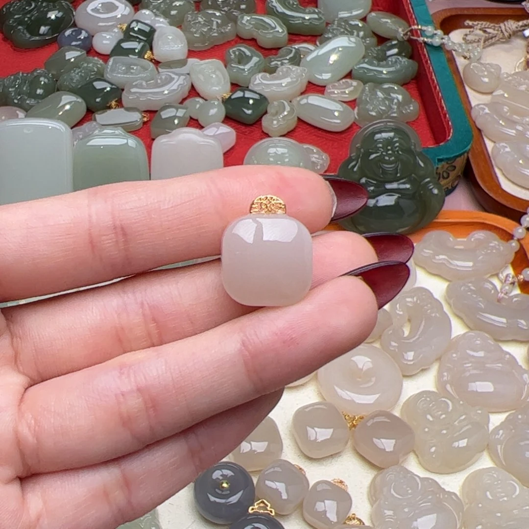 和田玉耳饰未镶嵌锦****场