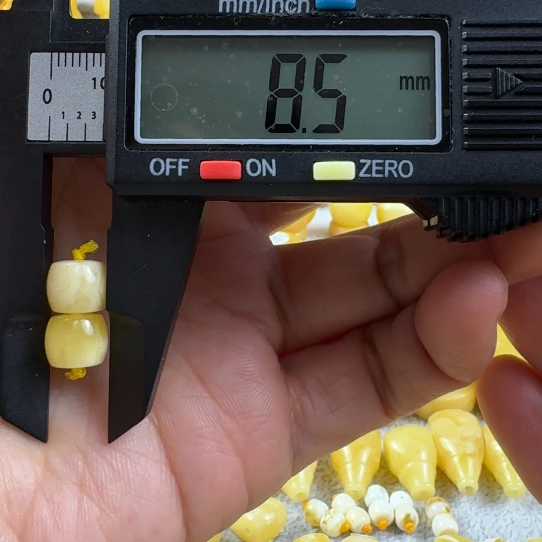 蜜蜡未镶嵌裸石28杂