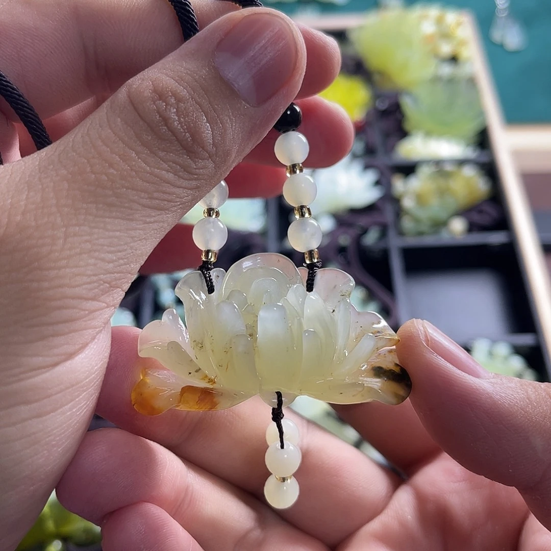 蛇纹石玉未镶嵌颈饰