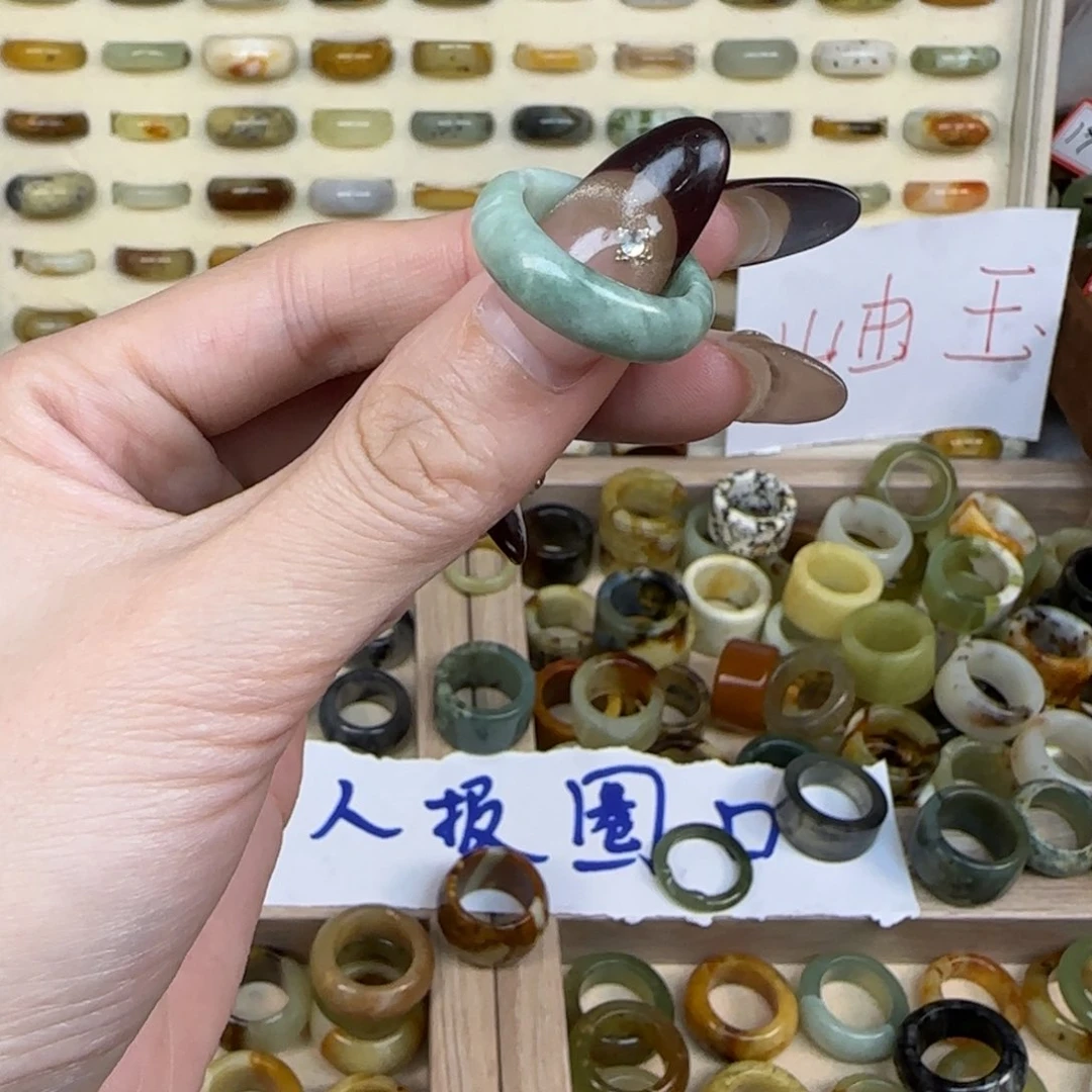 岫玉岫玉内径17.6未镶嵌H***?