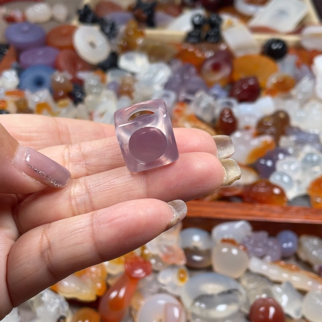 桂***英玛瑙/玉髓未镶嵌颈饰