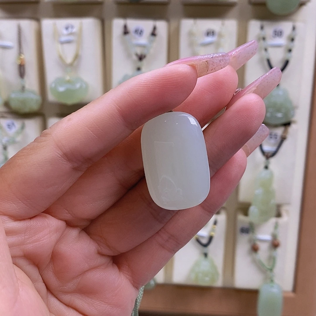 E***a颈饰未镶嵌和田玉
