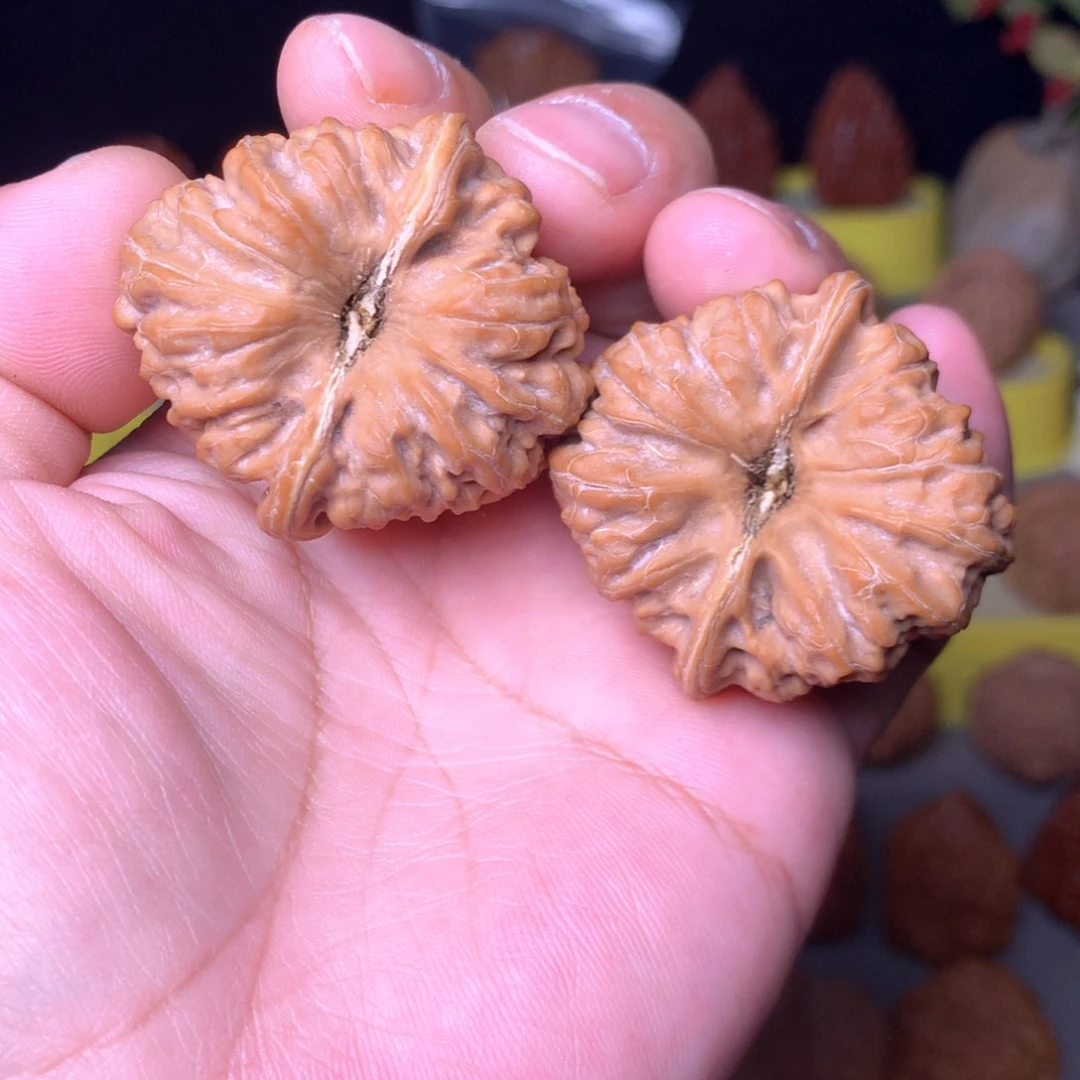 文玩核桃吊坠平谷凹底