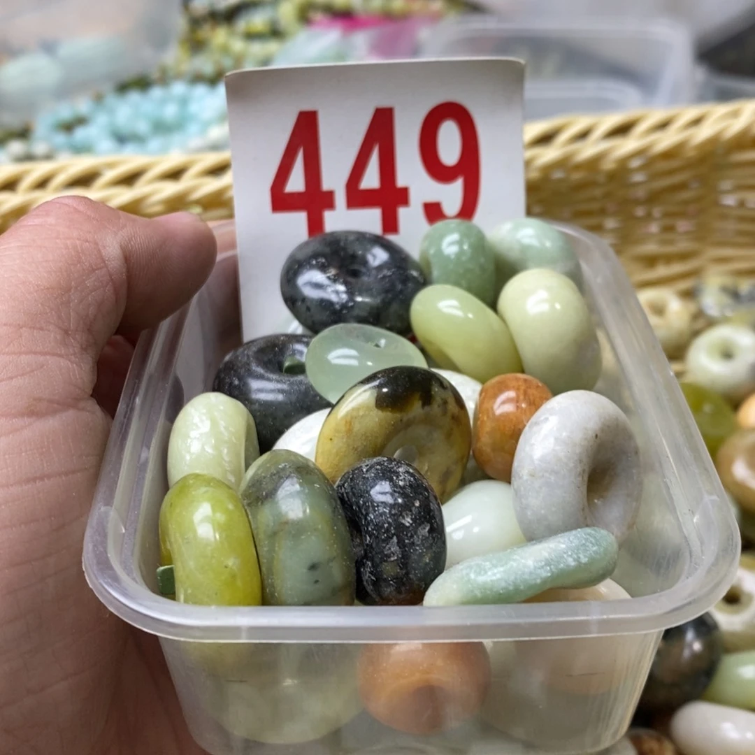 蛇纹石玉挂坠未镶嵌