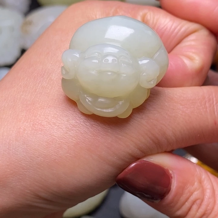 和田玉未镶嵌把件