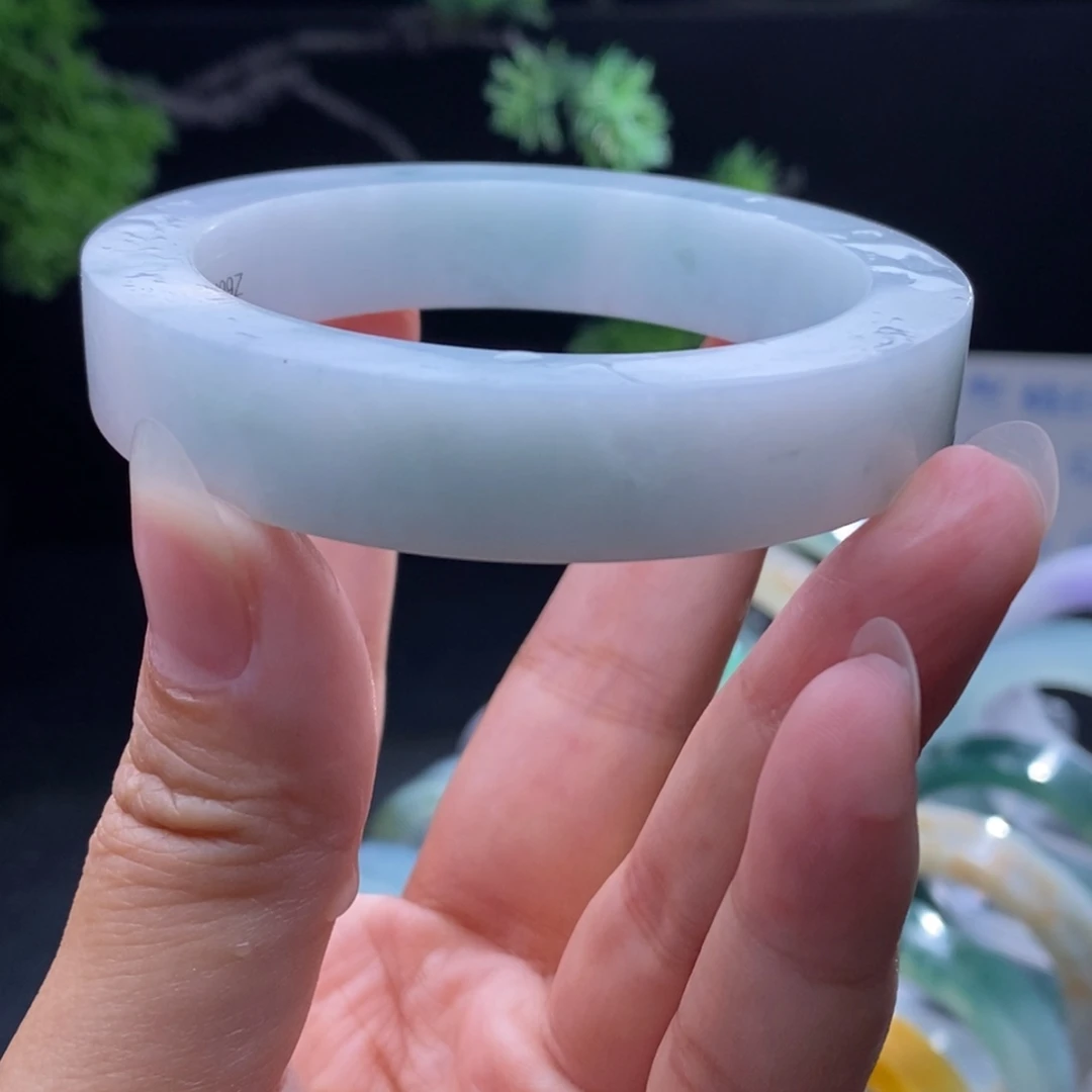 定制翡翠未镶嵌翡翠手镯