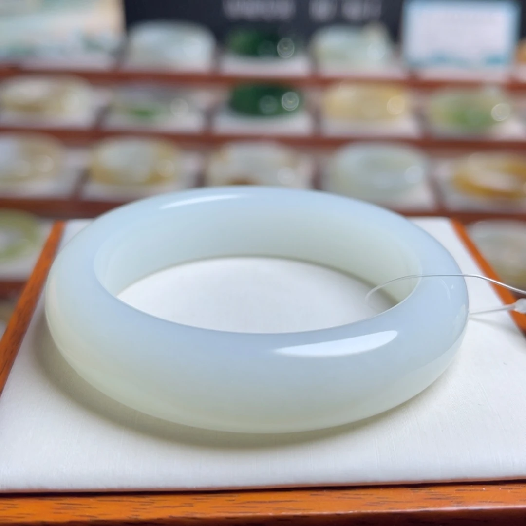 【闪购商品】未镶嵌手镯和田玉