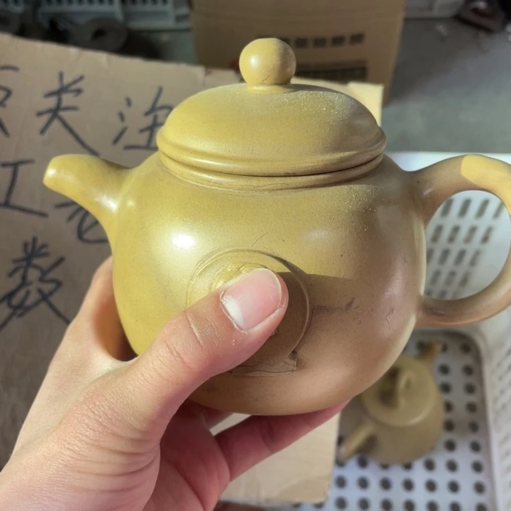 老厂紫砂壶一件。