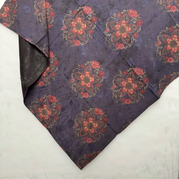 丝纡 五彩莲     45姆米湖丝重缎慢织香云纱135*135披肩