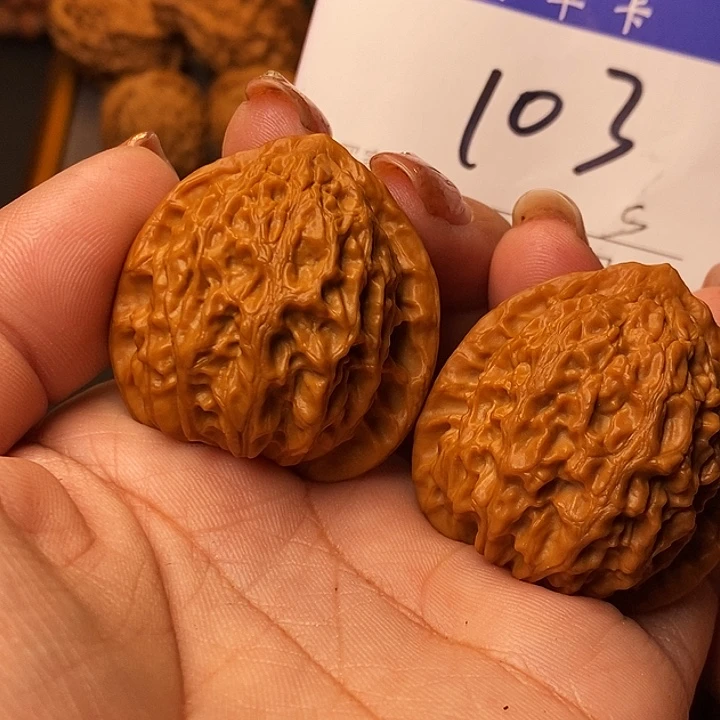 连***霍吊坠桃核金牛37有修s