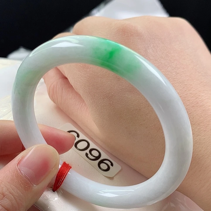 翡翠未镶嵌手镯56.6有纹