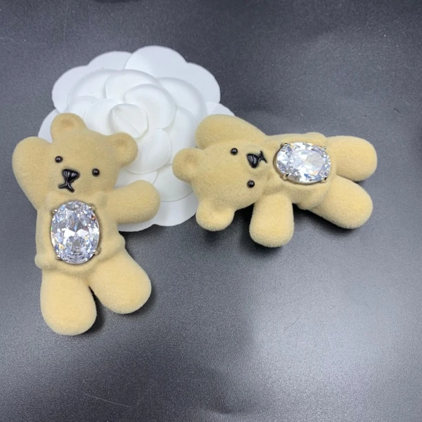 原创设计少女风精致鸭嘴夹素款饰品甜美发夹抓夹女耳钉女高级感