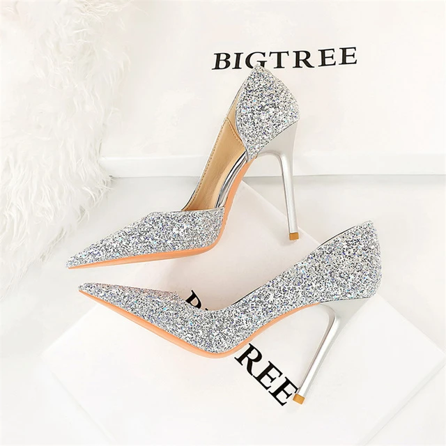 新款银色高跟鞋小众设计感绝美细跟浅口尖头侧空水晶少女单鞋大码