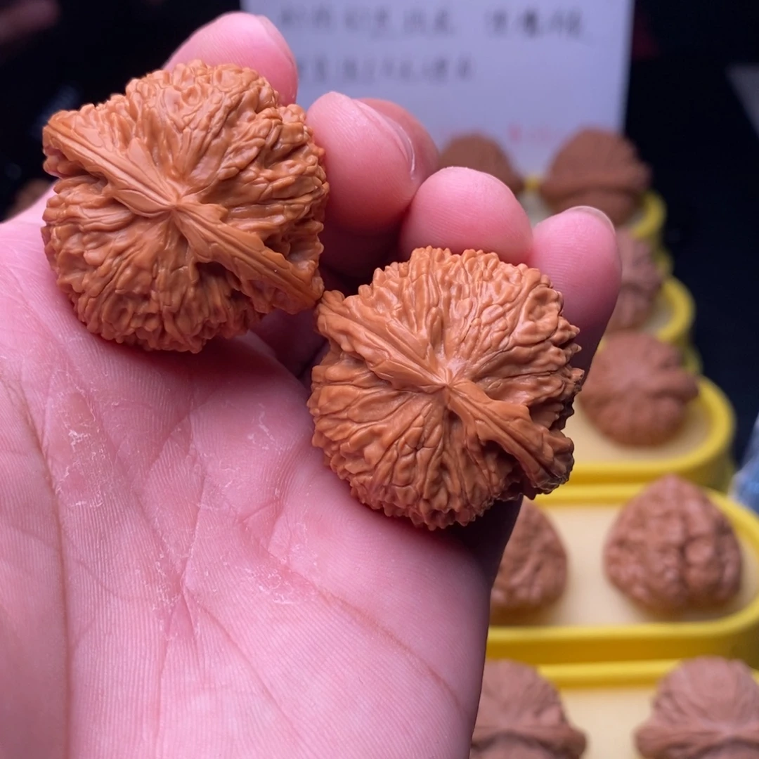 桃核吊坠白狮子尺寸38